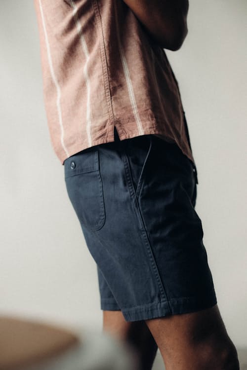 on model image of The Apres Short - 7"