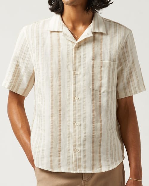 on model image of Bari Linen Camp Collar Short Sleeve Shirt