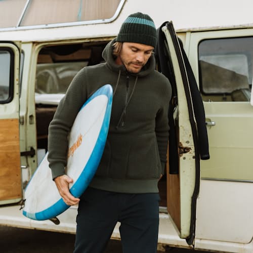 laydown image of Wellen Beanie