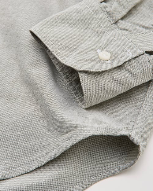 laydown detail image of Classic American Vintage Slim Oxford Shirt