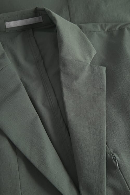 laydown detail image of Emil Lightweight Travel Blazer