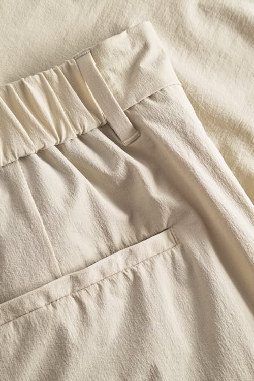 laydown detail image of Benn Travel Light Shorts