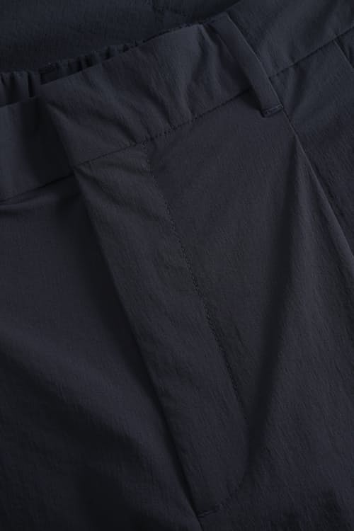 laydown detail image of Benn Travel Light Shorts