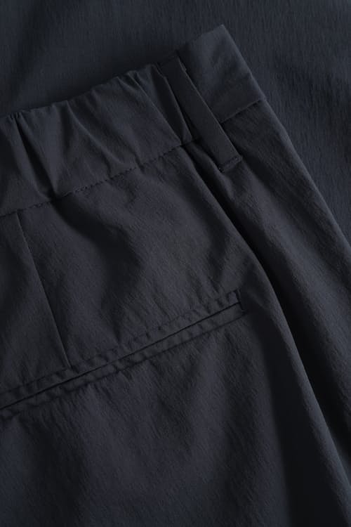 laydown detail image of Aaren Light Travel Pant
