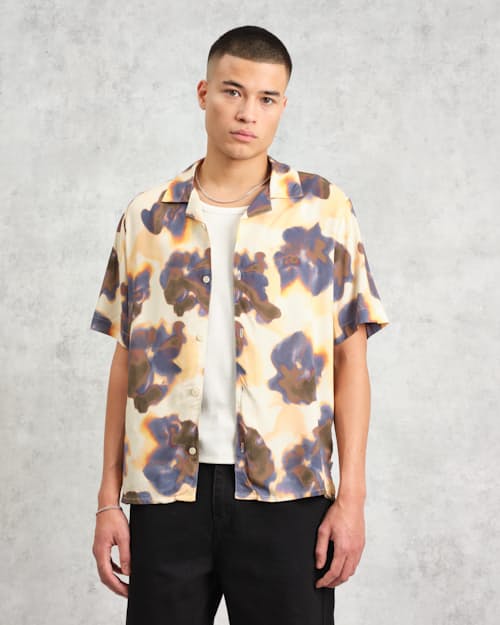 on model image of Didcot Blur Floral Short Sleeve Shirt