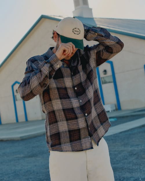 lifestyle image of Jaunt Linen Long Sleeve Shirt