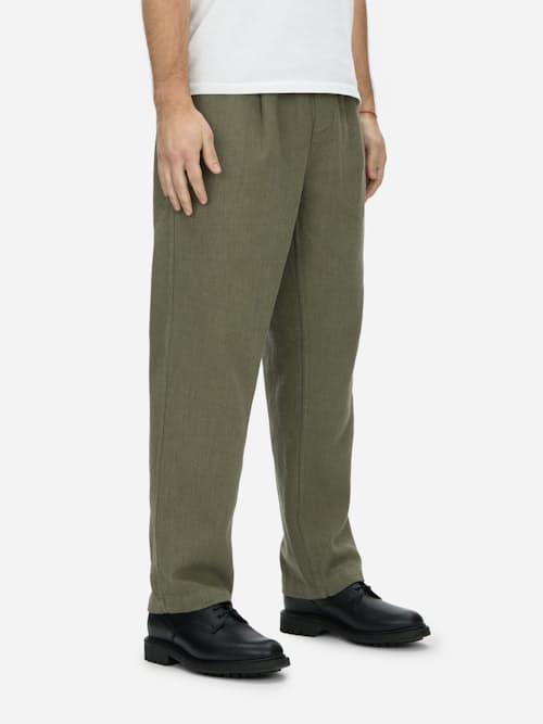 on model image of Easy Drawstring Pant