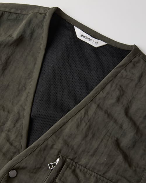 laydown detail image of Field Vest