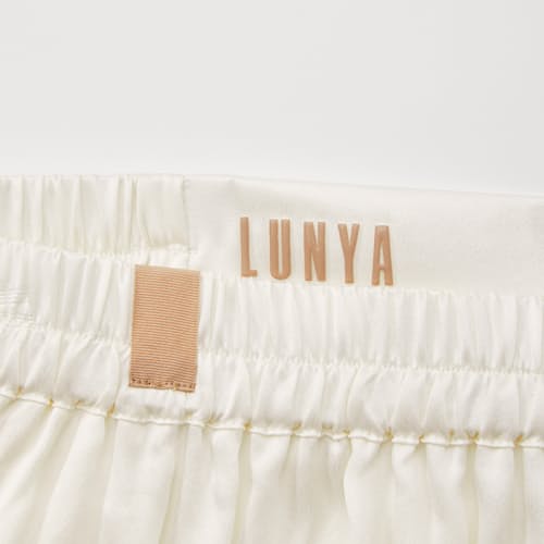 laydown detail image of Women's Washable Silk Tee Short Set