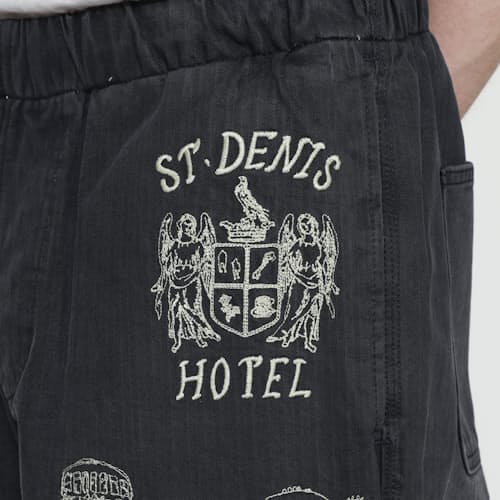 on model image of Hotel Pant
