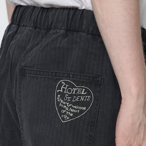 on model image of Hotel Pant