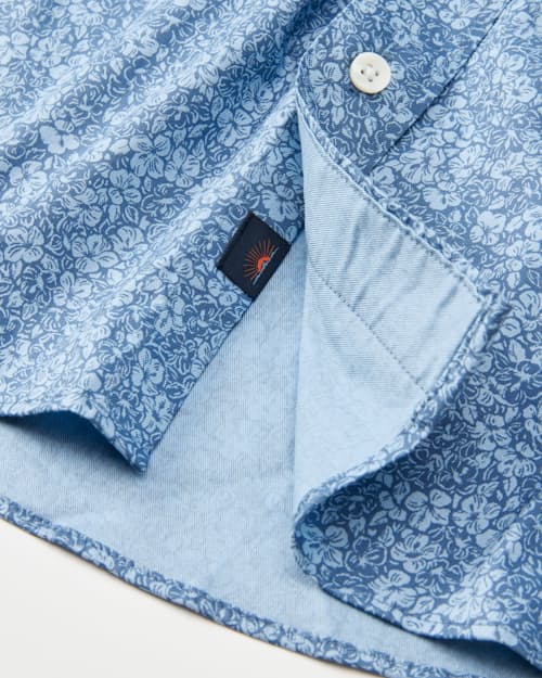 laydown detail image of Movement Short Sleeve Shirt