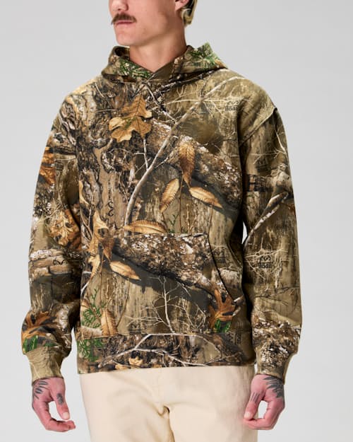 Keith is 6’0’’, 180 lbs, and wearing size M