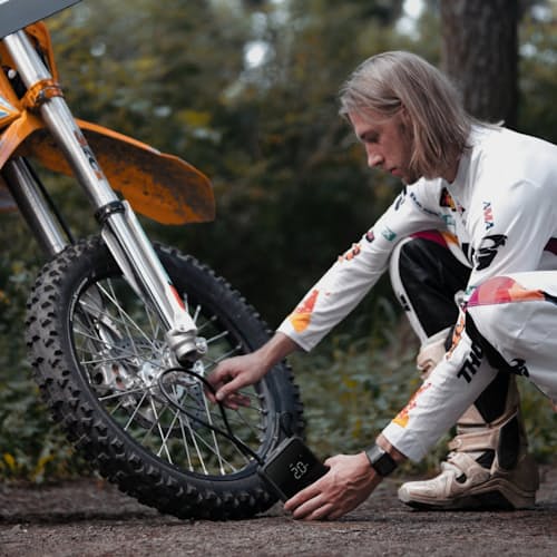 lifestyle image of Hoto Air Pump Pro
