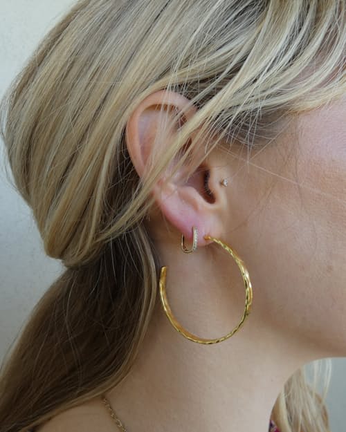 lifestyle image of Women's Thin Hammered Gold Hoop Earrings