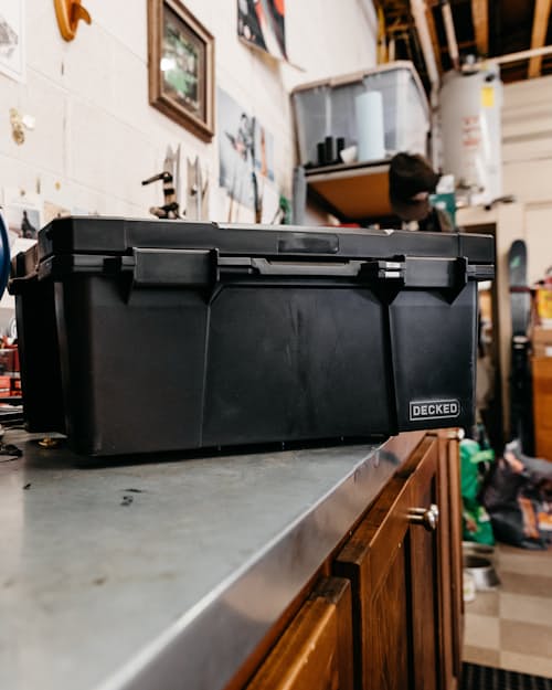 lifestyle image of D-co. Sixer 16 Gear Case