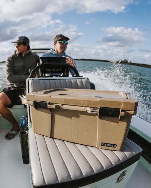 lifestyle image of D-co. Sixer 16 Gear Case