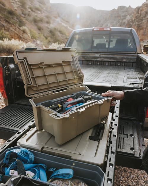 lifestyle image of D-co. Sixer 16 Gear Case