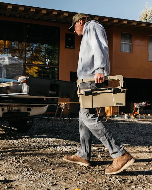 lifestyle image of D-co. Sixer 16 Gear Case