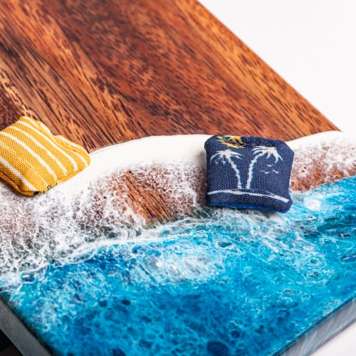 laydown detail image of Mini Tabletop Cornhole Game