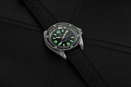 laydown detail image of Sea Quartz 30 Original Dive Watch