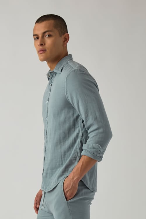 on model image of Triple Gauze Easy Shirt