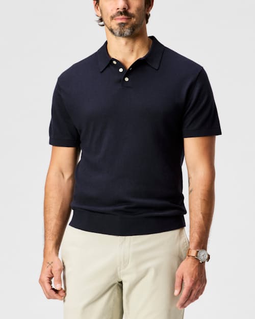 Tobias is 6'2", 175lbs, and wearing size M