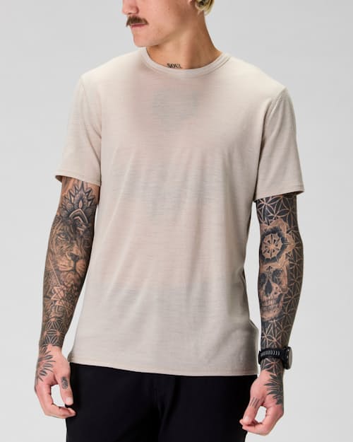 Keith is 6’0’’, 180 lbs, and wearing size M