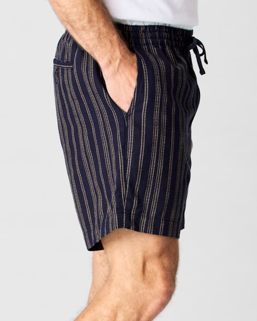 on model image of Cotton Linen Drawstring Short - 7"