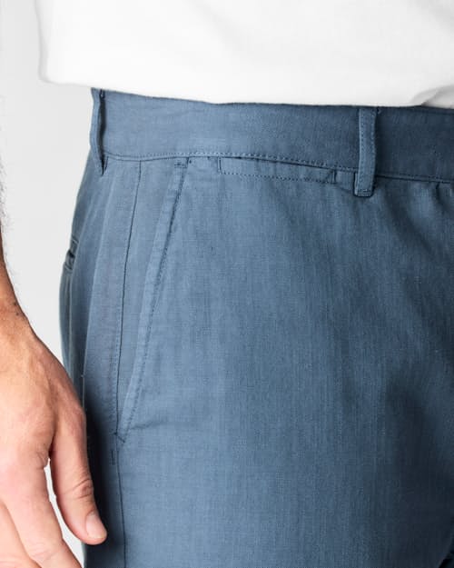 on model image of Cotton Linen Short - 5"