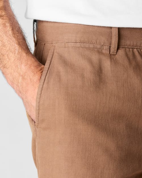 on model image of Cotton Linen Short - 5"