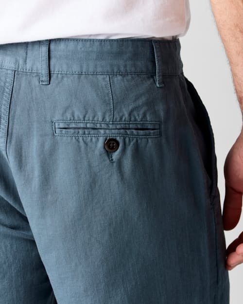 on model image of Cotton Linen Short - 7"