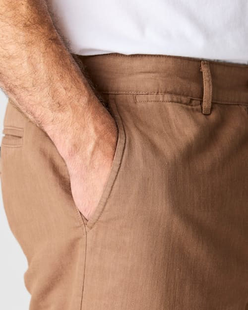 on model image of Cotton Linen Short - 7"