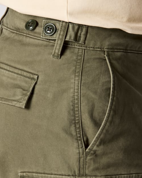 on model image of 365 Cargo Short - 9"