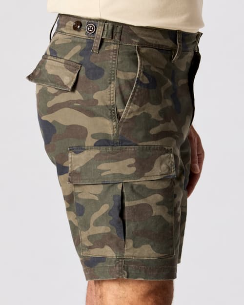 on model image of 365 Cargo Short - 9"