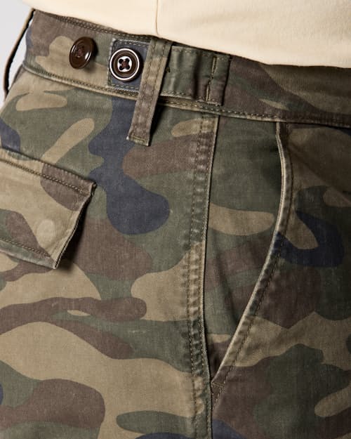 on model image of 365 Cargo Short - 9"