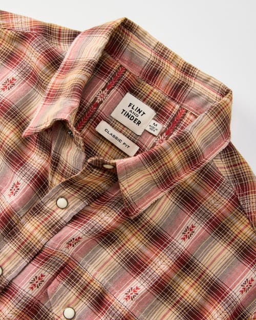 laydown detail image of Short Sleeve Sawtooth Western Shirt