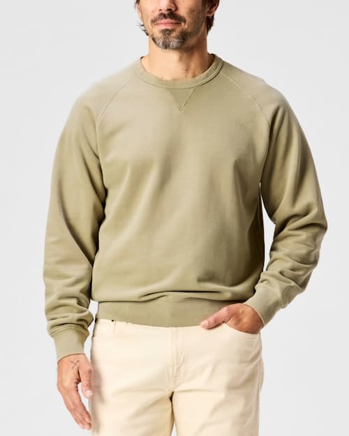 Tobias is 6'2", 175lbs, and wearing size M