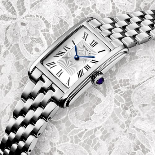 lifestyle image of Women's Tank Essentials Watch