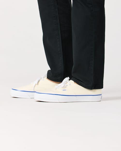 lifestyle image of 365 5-Pocket Pant - HB Straight