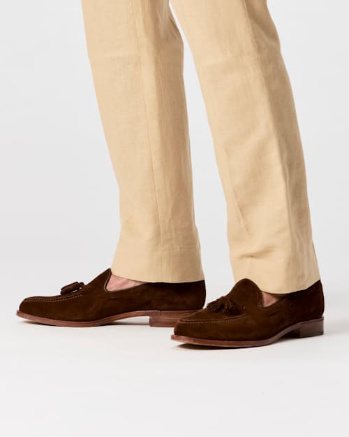 on model image of Linen Pleated Chino