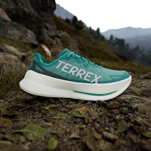 lifestyle image of Agravic Speed Ultra Trail Sneaker