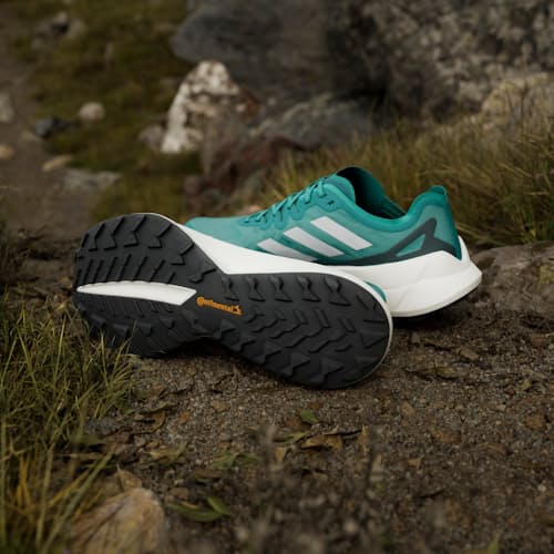 lifestyle image of Agravic Speed Ultra Trail Sneaker