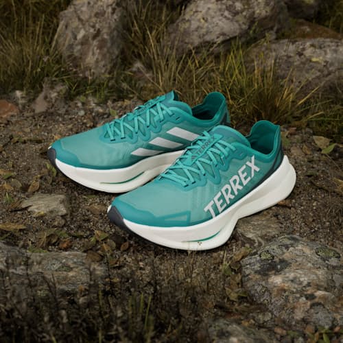 lifestyle image of Agravic Speed Ultra Trail Sneaker