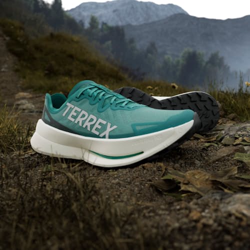 lifestyle image of Agravic Speed Ultra Trail Sneaker