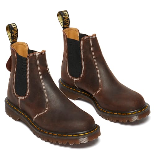 laydown image of 2976 Made in England Wax Commander Chelsea Boots