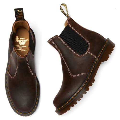 laydown image of 2976 Made in England Wax Commander Chelsea Boots