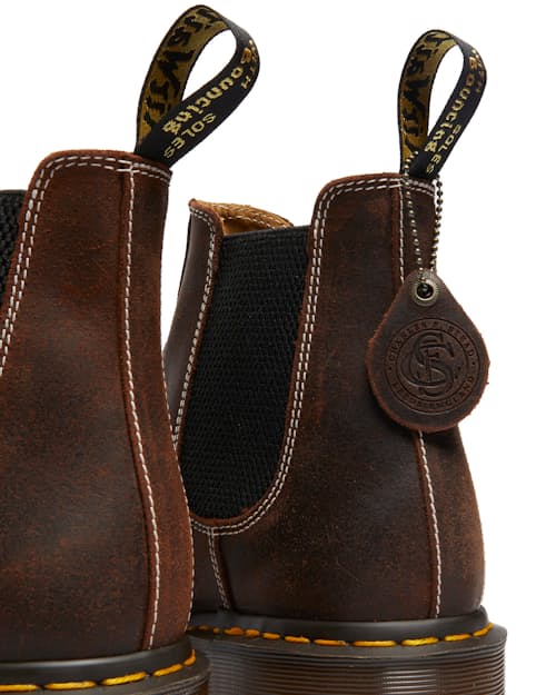 laydown detail image of 2976 Made in England Wax Commander Chelsea Boots