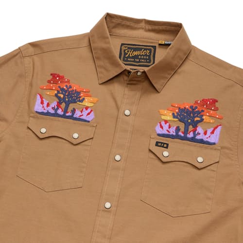 laydown detail image of Crosscut Deluxe Long Sleeve Snapshirt