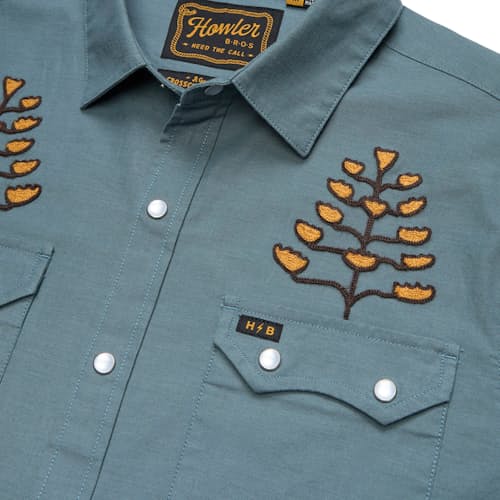 laydown detail image of Crosscut Deluxe Long Sleeve Snapshirt